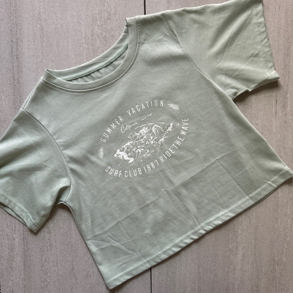 Cropped Beach Graphic Tee - Picture 1 of 5